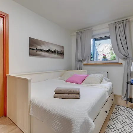 48 Apartment *